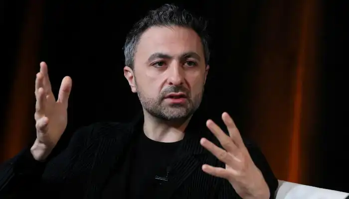 Microsoft Taps DeepMind Co-Founder as New AI Chief